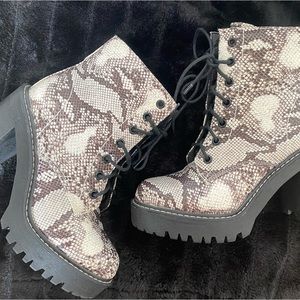 🩶🖤Madden Girl Boots🩶🖤